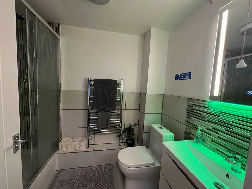 6 Bedroom Student House- 32 Denison Court NG7 3PH - Image 5